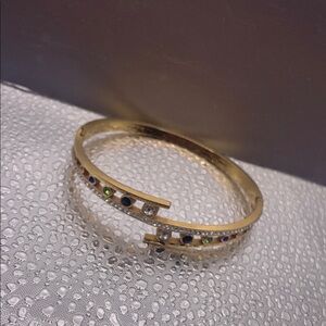 Elegant Gold Bracelet with Multicolor Accents